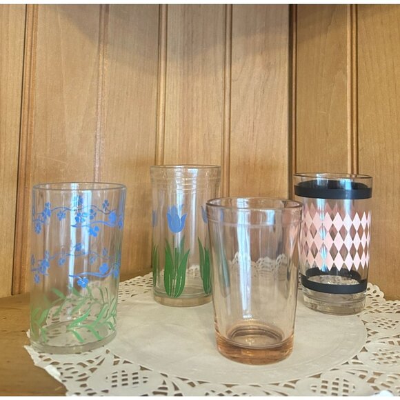 Vintage Swanky Swigs Juice Glasses Mismatched Set of 4 Pink Blue Floral Retro - Picture 1 of 9